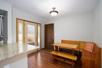 7146 S 38th St in Franklin, WI - Building Photo - Building Photo