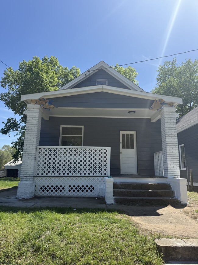 property at 3004 W Meidroth St