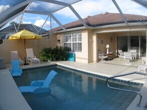 5793 Ithaca Way in Sarasota, FL - Building Photo - Building Photo