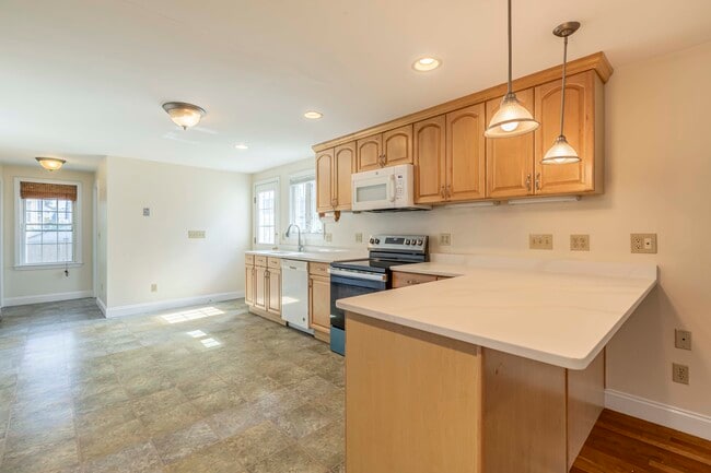 11 Dell Ave in Medford, MA - Foto de edificio - Building Photo