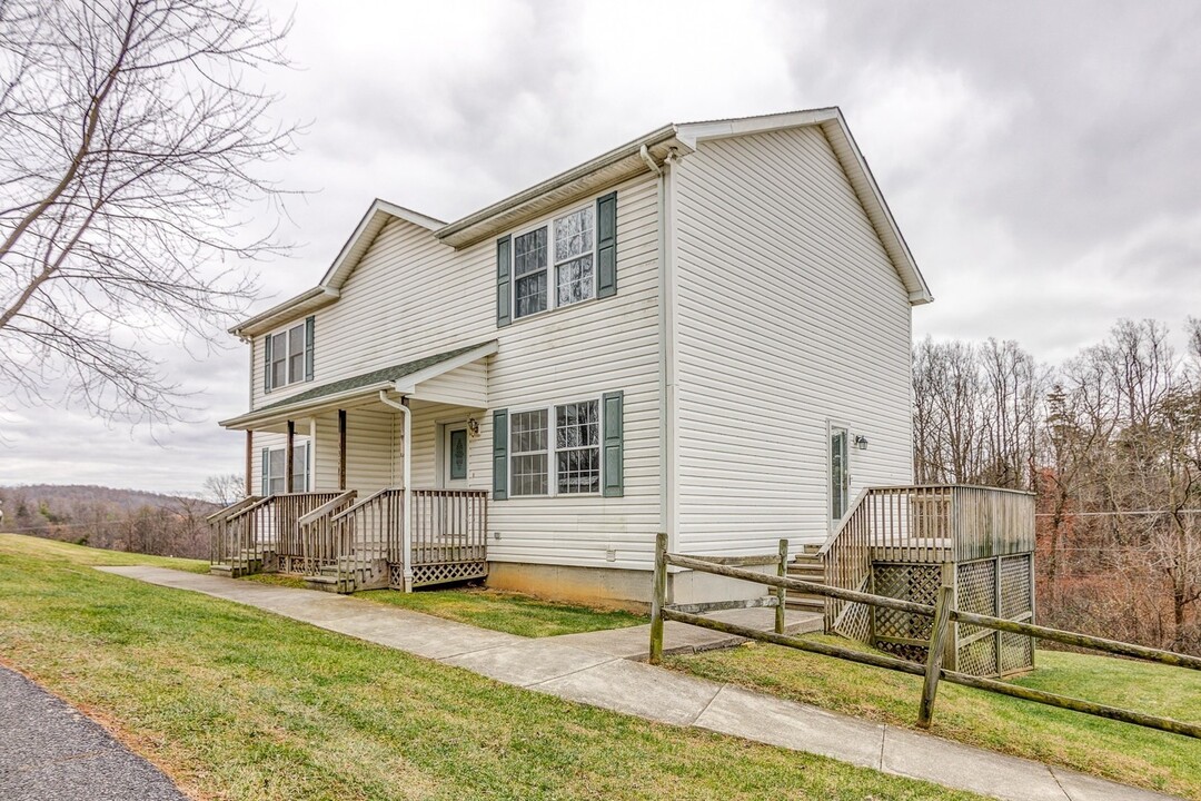 Yellow Sulphur Road Duplexes in Blacksburg, VA - Building Photo