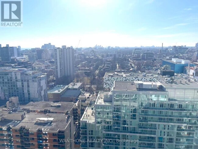 230 Simcoe St in Toronto, ON - Building Photo - Building Photo