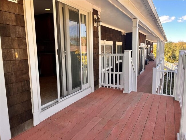 33 Starr Dr W in Narragansett, RI - Building Photo - Building Photo