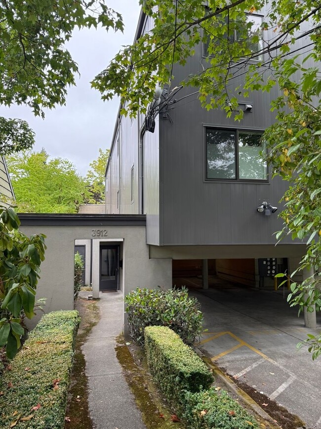 property at 3912 Midvale Ave N