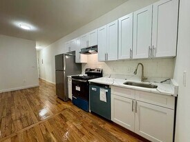 132 W 129th St in New York, NY - Building Photo