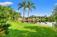 14401 Sabal Dr in Miami Lakes, FL - Foto de edificio - Building Photo