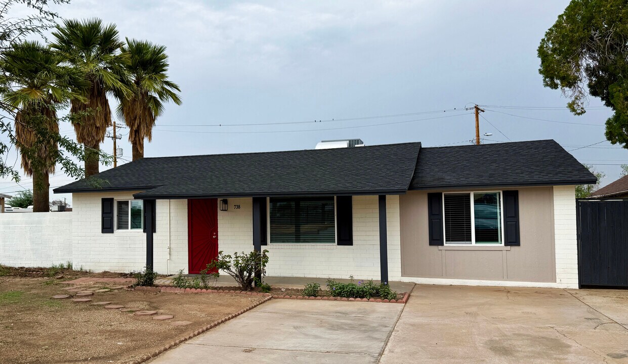 738 E Roeser Rd in Phoenix, AZ - Foto de edificio