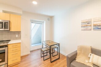 750 11th Ave E in Seattle, WA - Foto de edificio - Building Photo