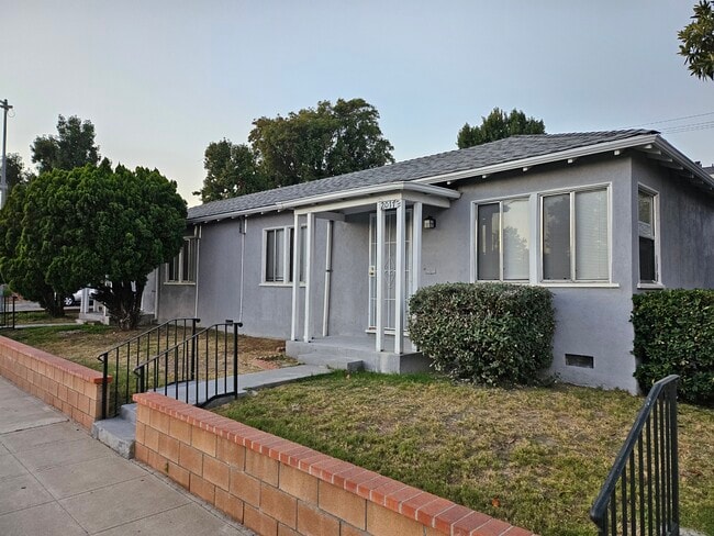 property at 2019 W Victory Blvd