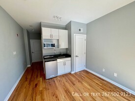 533 Budd St in Philadelphia, PA - Building Photo