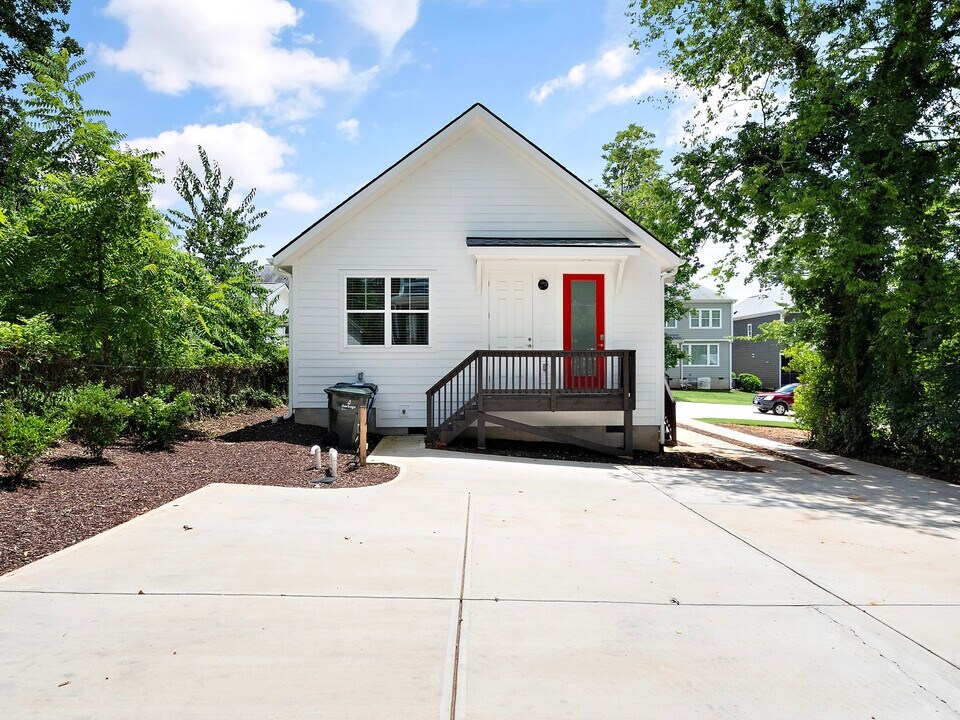 3807 1/2 Marcom St in Raleigh, NC - Building Photo