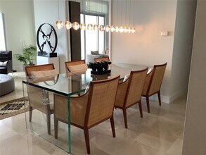 1425 Brickell Ave in Miami, FL - Building Photo - Building Photo