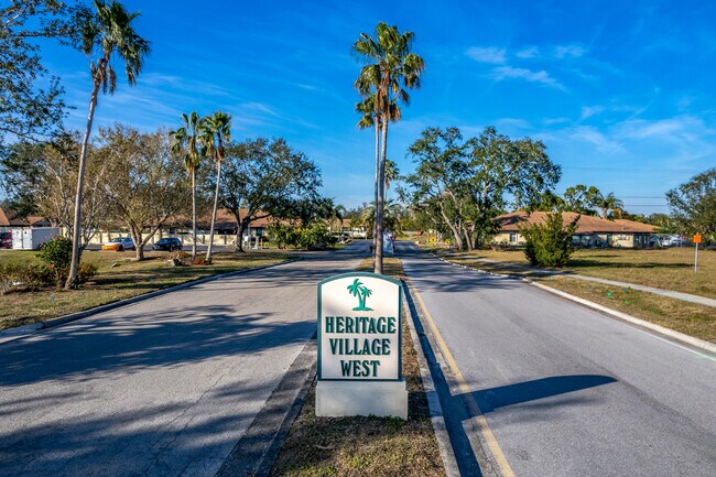 Hertiage Village West in Bradenton, FL - Foto de edificio - Building Photo