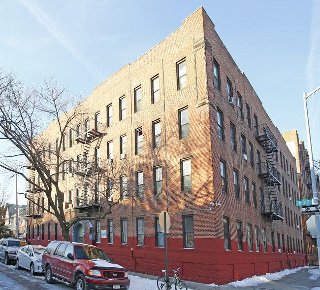 762 E 3rd St in Brooklyn, NY - Building Photo - Building Photo