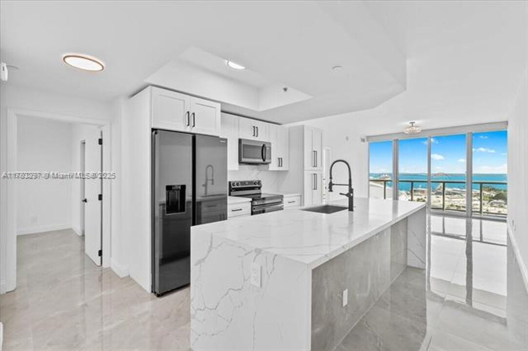 888 Biscayne Blvd in Miami, FL - Building Photo
