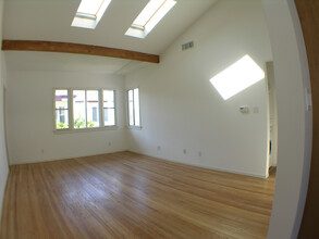 12304 Washington Pl in Los Angeles, CA - Building Photo - Interior Photo