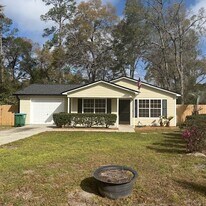 88 Hickory Ave in Crawfordville, FL - Building Photo