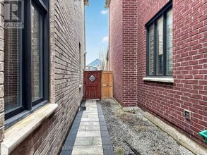 36 Lionhead Golf Club Rd in Brampton, ON - Building Photo - Building Photo