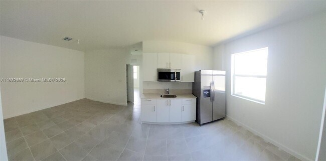 2942 SE 23rd Ave in Homestead, FL - Foto de edificio - Building Photo