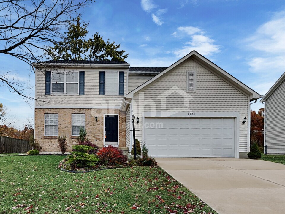 2320 Bradshire Rd in Miamisburg, OH - Building Photo