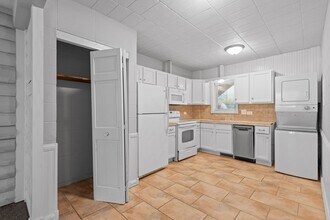 1127 Raymond Ave in St. Paul, MN - Building Photo - Building Photo
