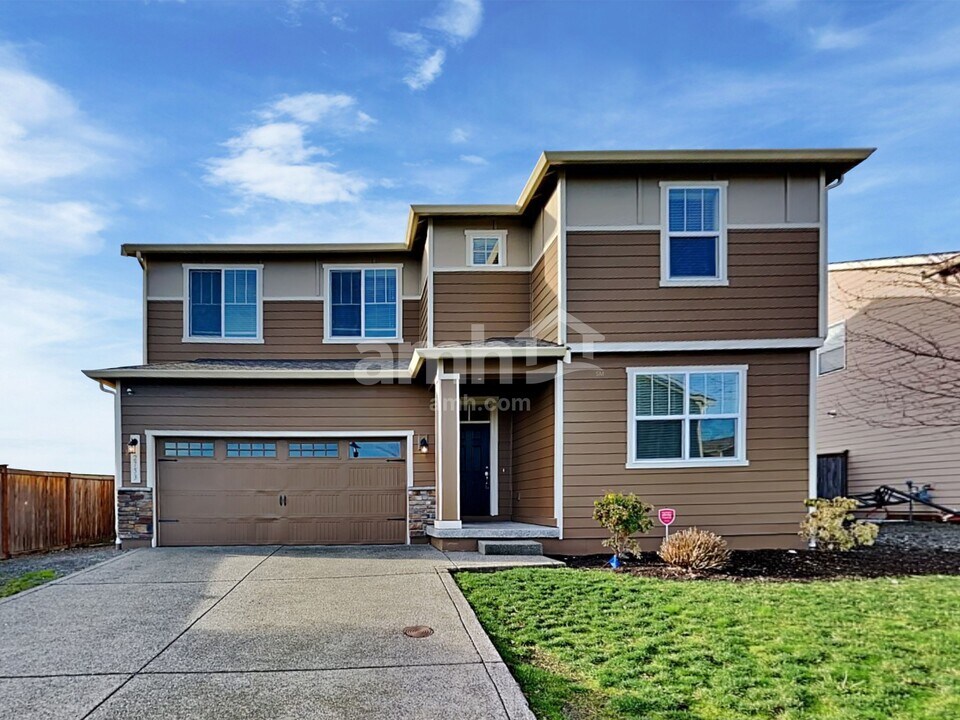 2753 Justice Pl in Enumclaw, WA - Foto de edificio