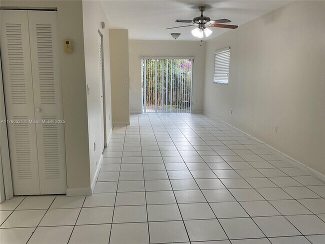 2050 NE 140th St in North Miami Beach, FL - Building Photo - Building Photo
