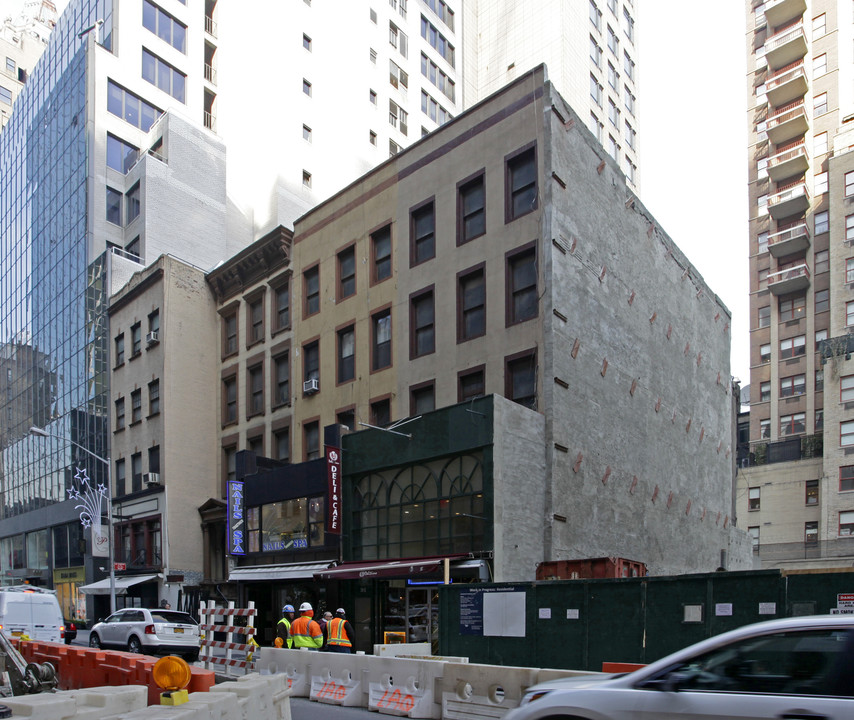 33-39 E 60th St in New York, NY - Building Photo