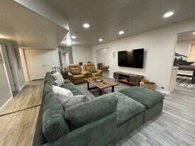 1267 E Hickenlooper Way in Draper, UT - Building Photo
