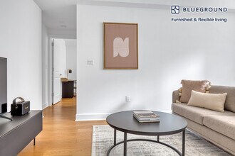 160 E 48th St in New York, NY - Foto de edificio - Building Photo