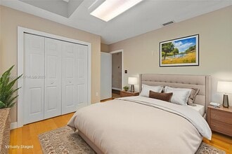 10201 NW 57th Terrace in Doral, FL - Foto de edificio - Building Photo