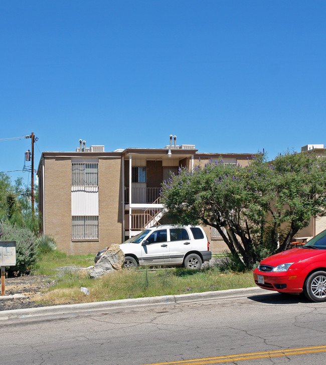 5202 Carousel Dr in El Paso, TX - Building Photo - Building Photo