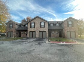4015 Glenstone Terrace in Springdale, AR - Building Photo