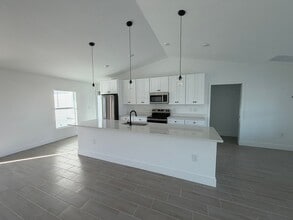 1607 NE 36th Ln in Cape Coral, FL - Building Photo - Building Photo