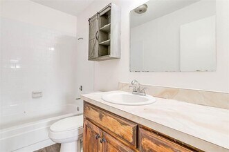 828 Lynne Ln in Burleson, TX - Building Photo - Building Photo