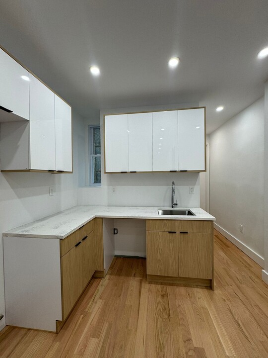 151 Williams Ave, Unit 1L in Jersey City, NJ - Building Photo