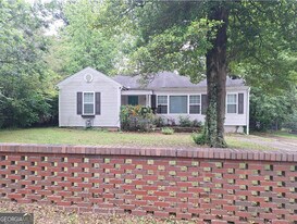1391 Lochland Rd SE in Atlanta, GA - Building Photo