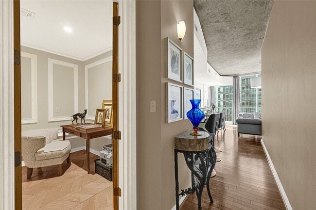 5925 Almeda Rd in Houston, TX - Foto de edificio - Building Photo