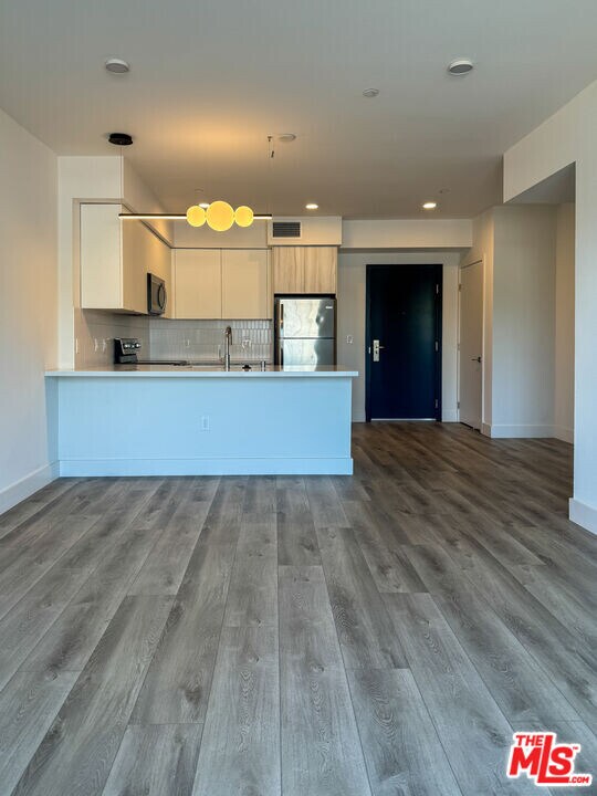 6535 Melrose Ave in Los Angeles, CA - Building Photo