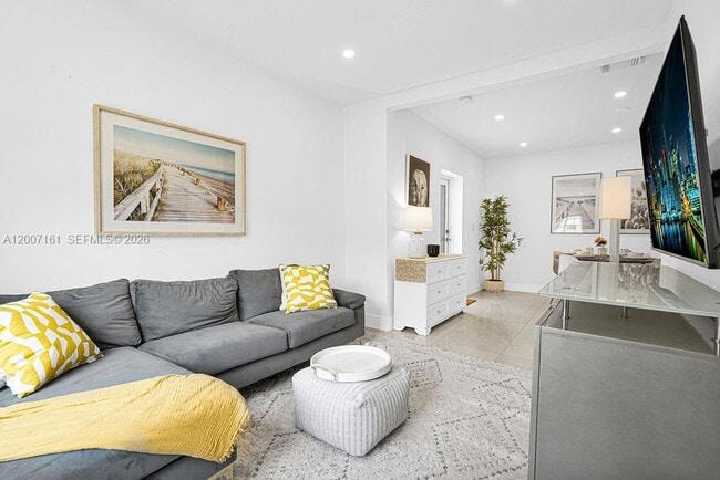 570 NW 48th St in Miami, FL - Building Photo - Building Photo