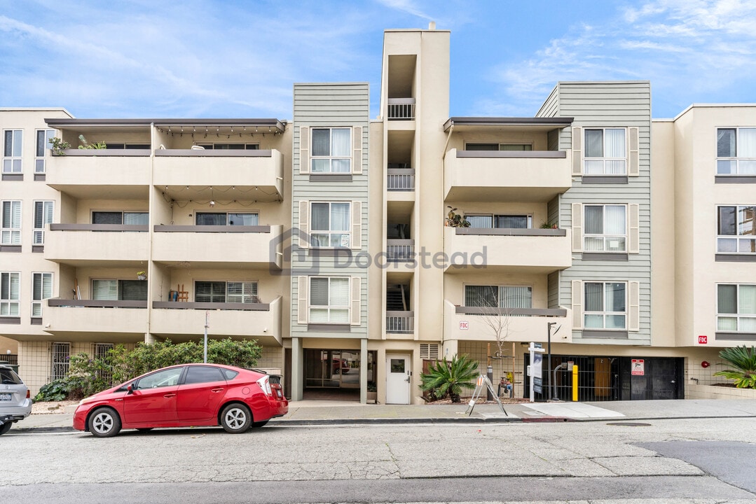 77 Fairmount Ave, Unit Apt 216 in Oakland, CA - Building Photo