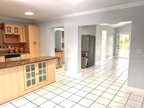 1575 W 53rd St in Hialeah, FL - Building Photo - Building Photo