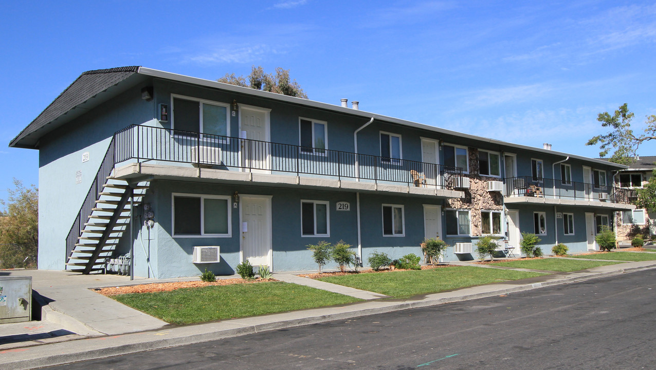 219 Bennett Hill Ct in Vacaville, CA - Foto de edificio