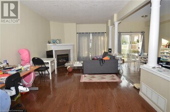 524 Stonehenge Dr in Hamilton, ON - Building Photo - Building Photo
