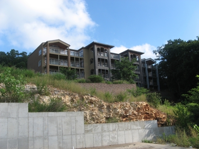 Crown Pointe Condominiums in Afton, OK - Foto de edificio