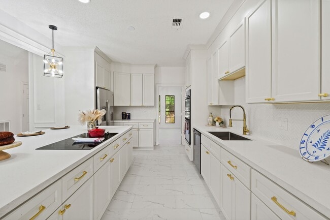 property at 1714 Plantation Dr