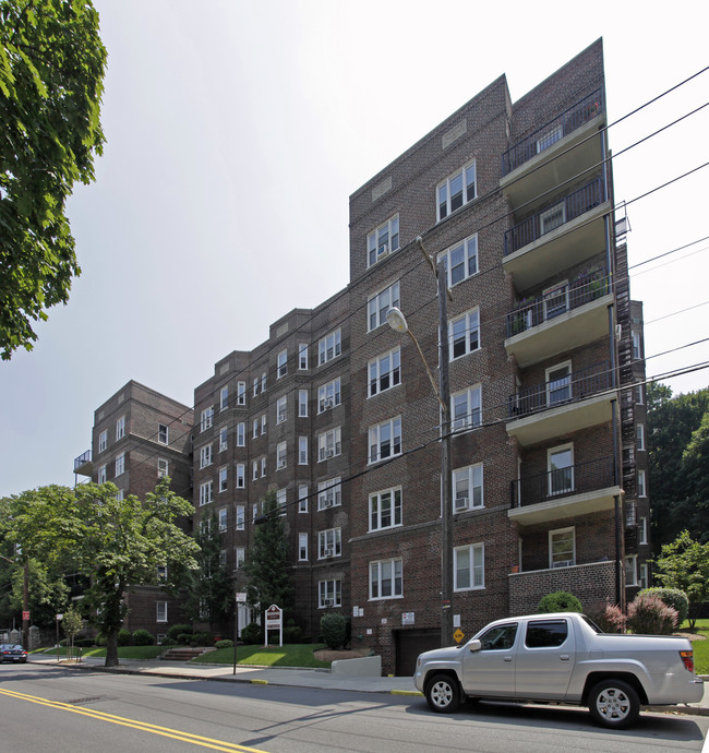 Reservoir Apartments in Staten Island, NY - Building Photo - Building Photo