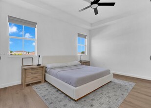 2444 SE 24th Ave in Homestead, FL - Foto de edificio - Building Photo