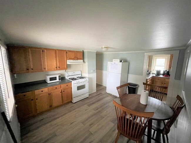 94 Walnut St, Unit third floor