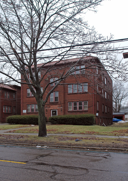 180 N Portage Path in Akron, OH - Building Photo